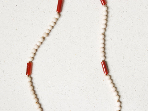 Rote Achat Halskette mit Fossilstein, Naturstein Perlenkette Damen, 18K Vergoldet, Handgemachter Edelstein Schmuck von eilenna