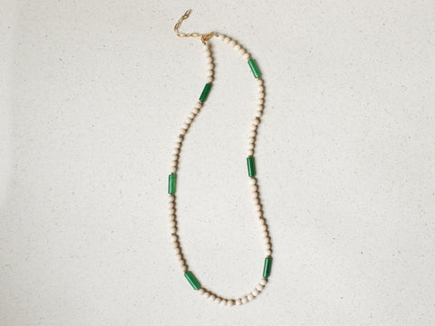 Grüne Achat & Fossil Halskette, Naturstein Perlenkette Damen, 18K Vergoldet, Handmade Schmuck von eilenna