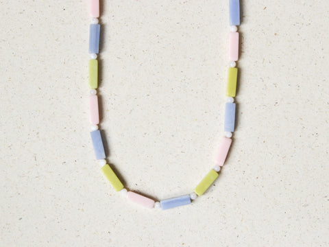 Boho Perlenkette Bunt & Creme, Muschelperlen Halskette mit Natursteinen, 18K Gold Verschluss, Sommer Schmuck Damen, Handmade eilenna