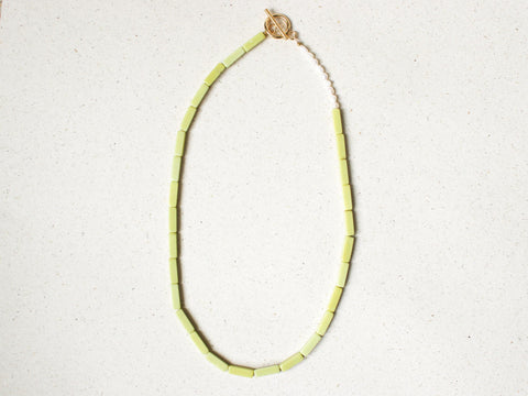 Halskette Hellgrün & Süßwasserperle, Moderne Steinperlen Kette Damen, 18K Gold Verschluss, Minimalistisches Design Geschenk eilenna