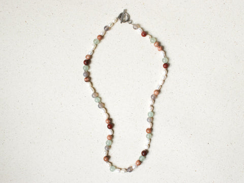 Bunte Perlenkette Jade & Jaspis mit Süßwasserperlen, Boho Naturstein Kette Damen, Silberner Verschluss, Handmade von eilenna