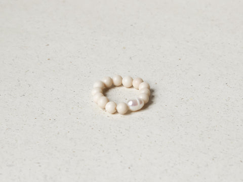 Ring mit fossilen Naturstein-Perlen & Süßwasserperle, Luma Ring