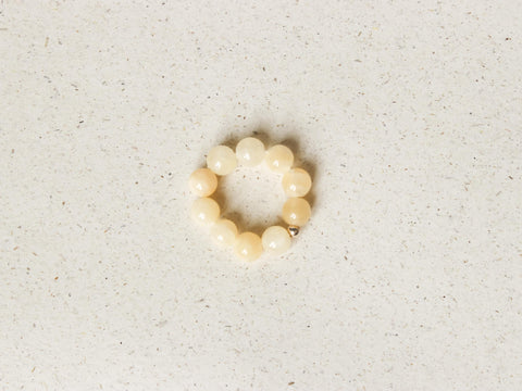 Ring aus Chalcedon & 18 Karat vergoldeter Perle, Nalaya Ring