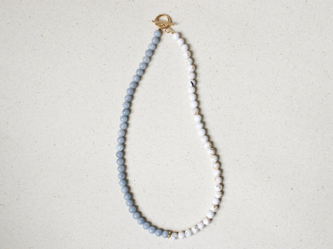 Chalcedon & Muschelsediment Halskette, Blau Weiße Naturstein Kette, 18K Vergoldet, Handmade Schmuck eilenna