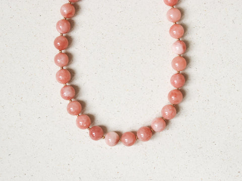 Chalcedon Halskette, Naturstein Perlenkette Damen, Pfirsich Pastell Edelsteinschmuck, 18K Vergoldeter Verschluss, eilenna Handmade