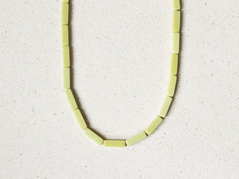 Halskette Hellgrün & Süßwasserperle, Moderne Steinperlen Kette Damen, 18K Gold Verschluss, Minimalistisches Design Geschenk eilenna