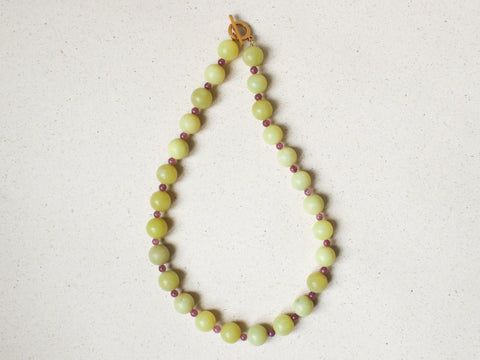 Edelstein Kette Zitronenjade & Amethyst, Naturstein Halskette Damen Gelb Lila, Boho Schmuck 18K Vergoldet, Handgemacht von eilenna