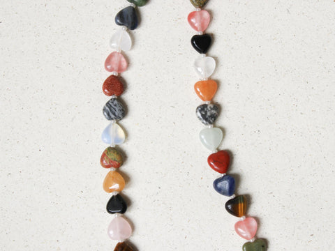 Halskette aus Herz Natursteinen wie Rosenquarz, Opal, Amethyst mit 18K vergoldeter Verschluss – Boho Schmuck für Damen, Handmade von eilenna