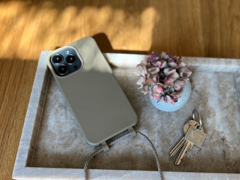 eilenna Abnehmbare Handykette und Hülle in OAK mit Kordel GINGER